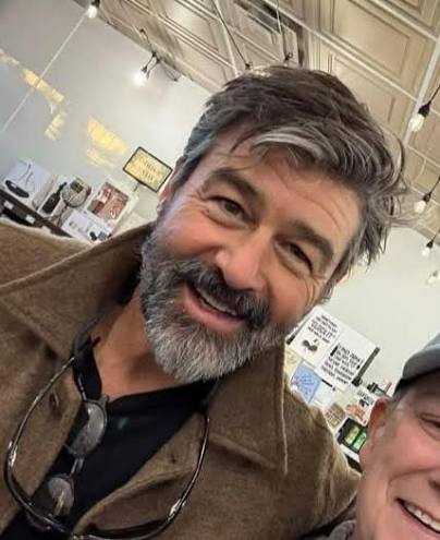 Kyle Chandler